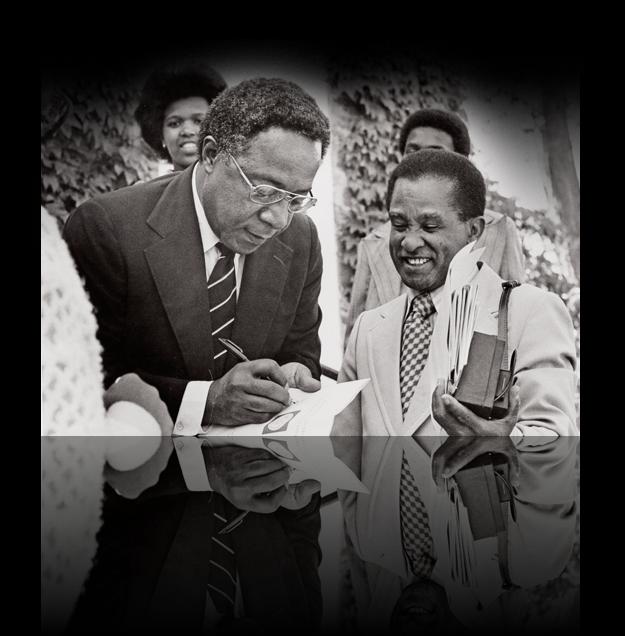 <a class='captionlink' rel='940A2683-A1D0-2B2D-EF7B609C97D0E71E'>Alex Haley</a>