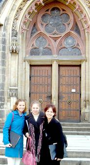 Kristen Nielsen, Sarah Ziegler and Tess Giardina at St. Thomas Cathedral