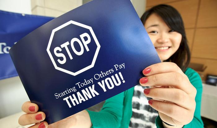 Yeun Jae Song '16 shows Stop Day thank you card in the Taylor Science Center atrium. PHOTO: NANCY FORD